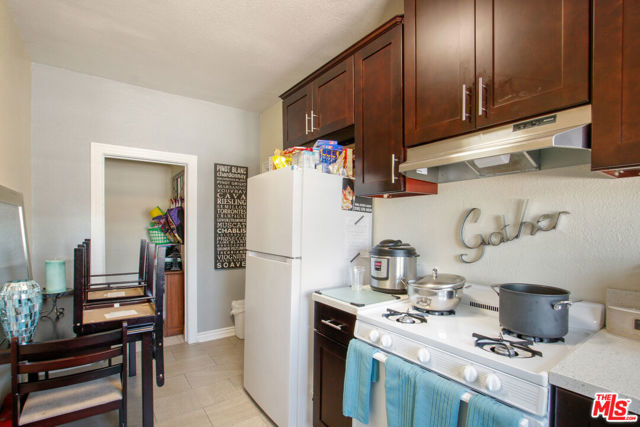 2370 Lime Avenue, Long Beach CA: https://media.crmls.org/mediaz/69cefa2e-9fb1-4d53-8e07-b6b66baba4d9.jpg