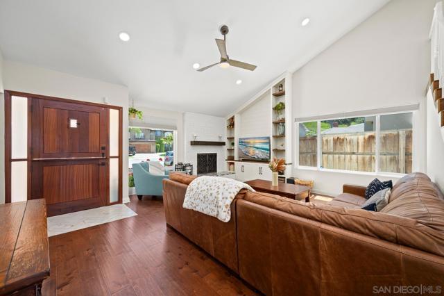 4048 Raffee Dr, San Diego CA: https://media.crmls.org/mediaz/69cefb96-ef38-485f-978a-cc616e79aa0f.jpg