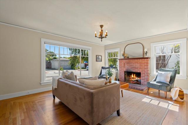 211 2nd Avenue, Santa Cruz CA: https://media.crmls.org/mediaz/69cf63ce-e817-4973-b3af-eb9100478dd1.jpg