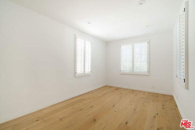 609 21st Place, Santa Monica CA: https://media.crmls.org/mediaz/69cfed3e-7cc3-4c1f-b344-062f77afdd85.jpg