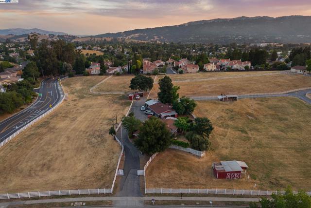 4558 Bernal Ave, Pleasanton CA: https://media.crmls.org/mediaz/69d264ef-8993-4e87-a4fd-f1ecb69bc771.jpg