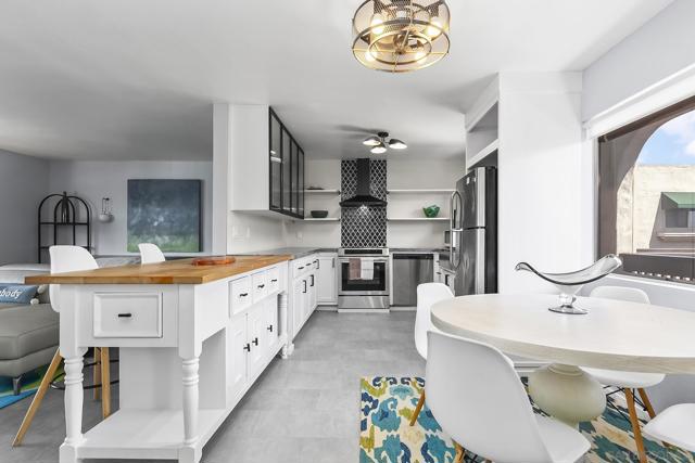 2510 Clairemont Dr, San Diego CA: https://media.crmls.org/mediaz/69d2c8f7-0377-44e7-bb81-9d084ef91cbf.jpg