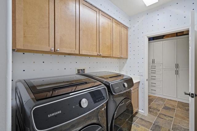978 Martin Trail, Daly City CA: https://media.crmls.org/mediaz/69d3ab8a-12ec-4eed-adb9-20d86973f13a.jpg