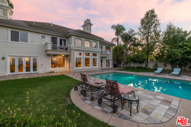 19016 Devonport Lane, Tarzana CA: https://media.crmls.org/mediaz/69d3e68d-6389-47ca-bdfd-8e9763877f68.jpg