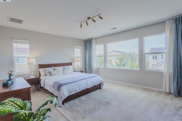 2239 Jessica Way, Tracy CA: https://media.crmls.org/mediaz/69d3e7e5-a397-4a35-9f98-d72f4dc2e8a3.jpg