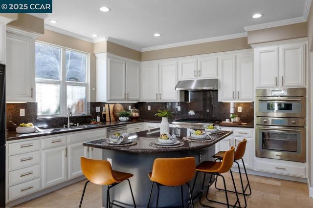 9662 Velvet Leaf Cir, San Ramon CA: https://media.crmls.org/mediaz/69d3fd83-9323-428c-806d-dd09278f2df3.jpg
