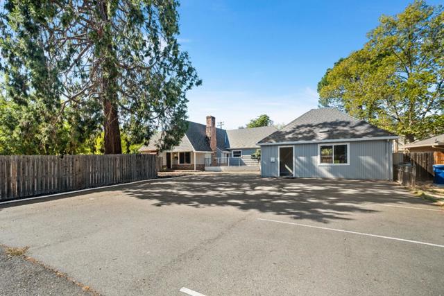 2905 Garfield Avenue, Carmichael CA: https://media.crmls.org/mediaz/69d46d69-5420-4637-9863-621d75796912.jpg
