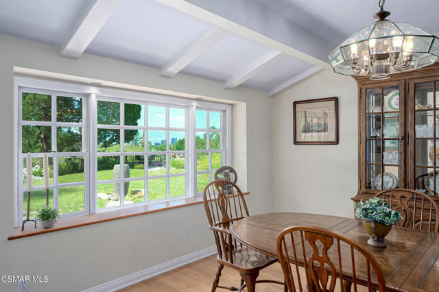 22101 Mulholland Drive, Woodland Hills CA: https://media.crmls.org/mediaz/69d506f0-da6a-4b16-9d12-7d693aee2379.jpg