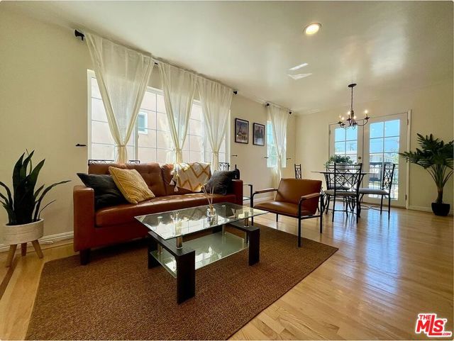 1111 11th Street, Santa Monica CA: https://media.crmls.org/mediaz/69d52aa1-25d9-4bff-92be-4bf0865dcd0b.jpg