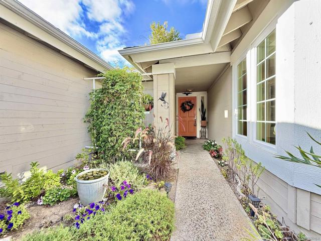 543 Rockport Ct, Encinitas CA: https://media.crmls.org/mediaz/69d54a0d-535c-4204-8d9f-84c82c7803a4.jpg