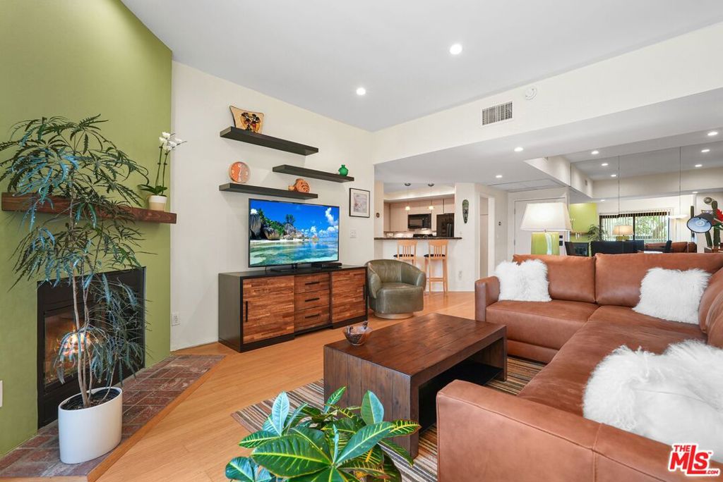 8160 Manitoba Street #113