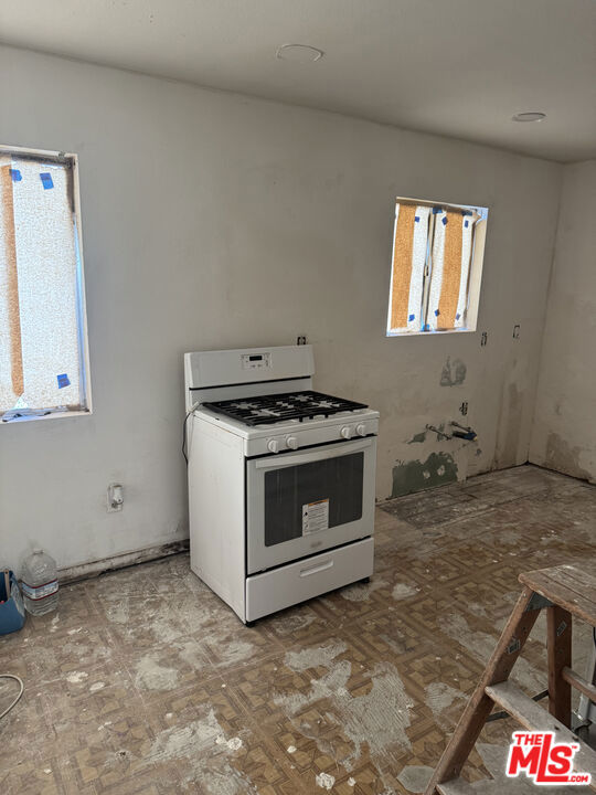 38652 9th Street, Palmdale CA: https://media.crmls.org/mediaz/69d67678-093c-4b08-8609-684a8a42b5df.jpg