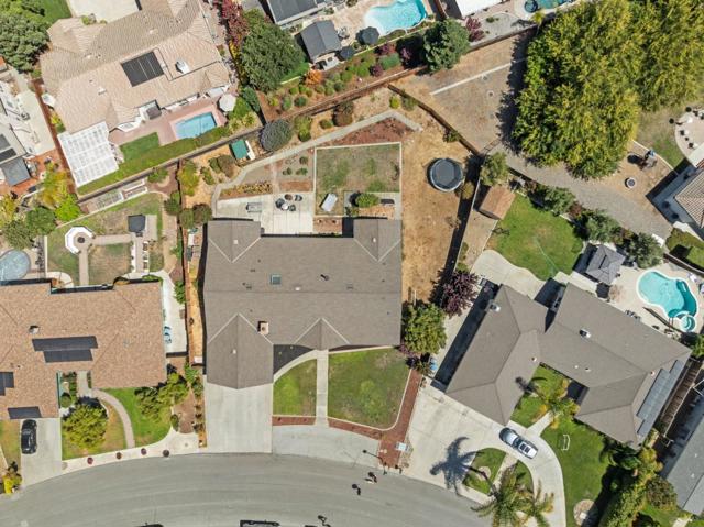 215 Rays Circle, Hollister CA: https://media.crmls.org/mediaz/69d77c1d-c9bb-4312-91a8-6d81428359be.jpg