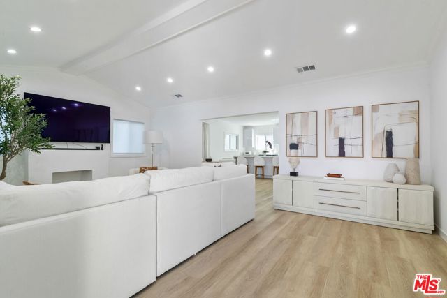 8226 Fountain Avenue, West Hollywood CA: https://media.crmls.org/mediaz/69d7e946-8afd-4d21-868c-cd4ddc16b0e7.jpg