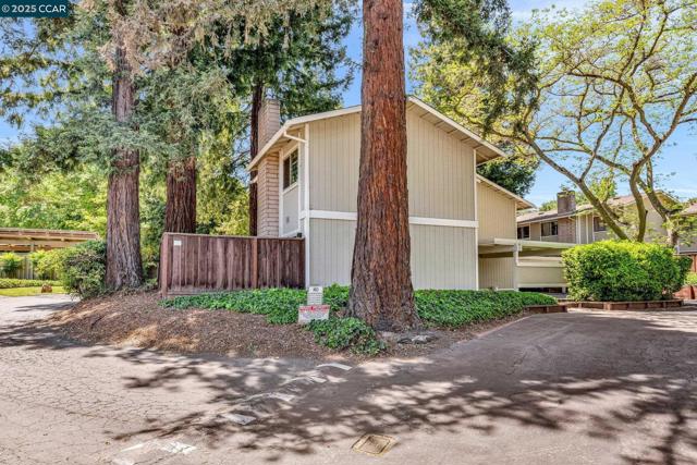 1081 San Ramon Valley Blvd, Danville CA: https://media.crmls.org/mediaz/69d7f90b-3c51-402f-8a0b-32a812028822.jpg