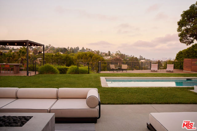 886 Teakwood Road, Los Angeles CA: https://media.crmls.org/mediaz/69d80a93-2ce0-4734-88a2-3508bc447805.jpg