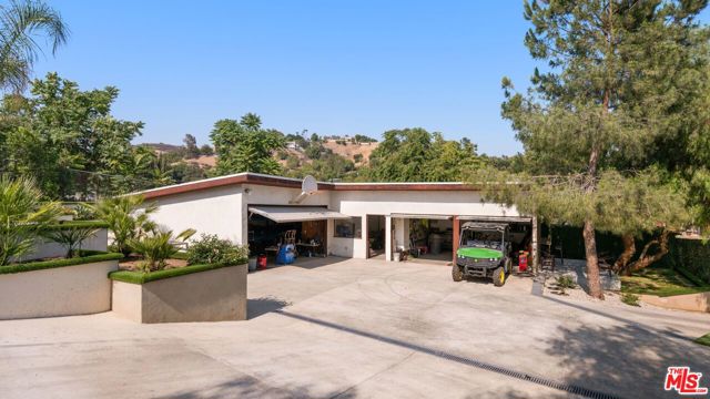 10555 Art Street, Sunland CA: https://media.crmls.org/mediaz/69d85c24-7583-4cef-b01e-c1fae28c2833.jpg