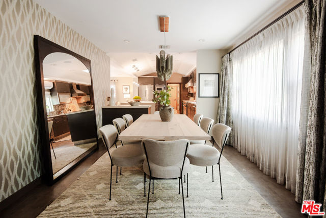 5189 Collett Avenue, Encino CA: https://media.crmls.org/mediaz/69d9a5f0-1760-4548-a165-70d4b3eb314d.jpg
