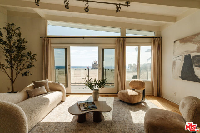 6935 Trolleyway, Playa del Rey CA: https://media.crmls.org/mediaz/69dacd91-8d97-42c2-94be-dc599e3687b4.jpg
