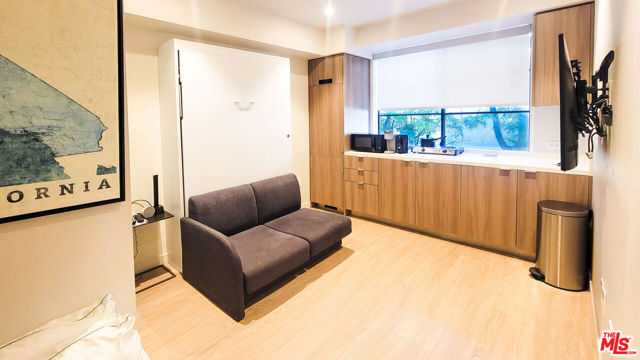 11649 Mayfield Avenue, Los Angeles CA: https://media.crmls.org/mediaz/69dadf00-8388-4d4a-9e8f-58b24832011d.jpg