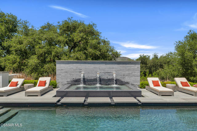 2259 Melford Court, Westlake Village CA: https://media.crmls.org/mediaz/69db1a64-29b6-4db8-8dee-7e2113e13eed.jpg