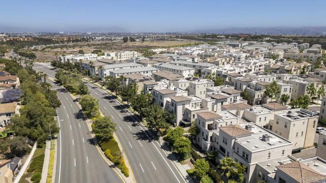 5140 Calle Sand Arch, San Diego CA: https://media.crmls.org/mediaz/69db9eb8-f2f9-4e8c-981f-6b28f8b37a62.jpg