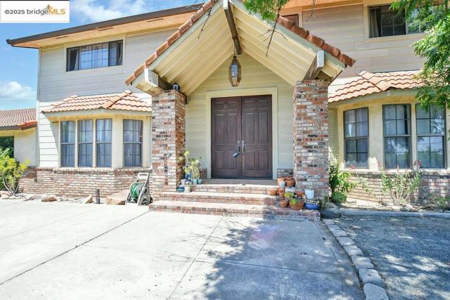 1000 Vintage Drive, Oakley CA: https://media.crmls.org/mediaz/69dbadb4-0c10-4385-a03b-2ebefd1e9a34.jpg