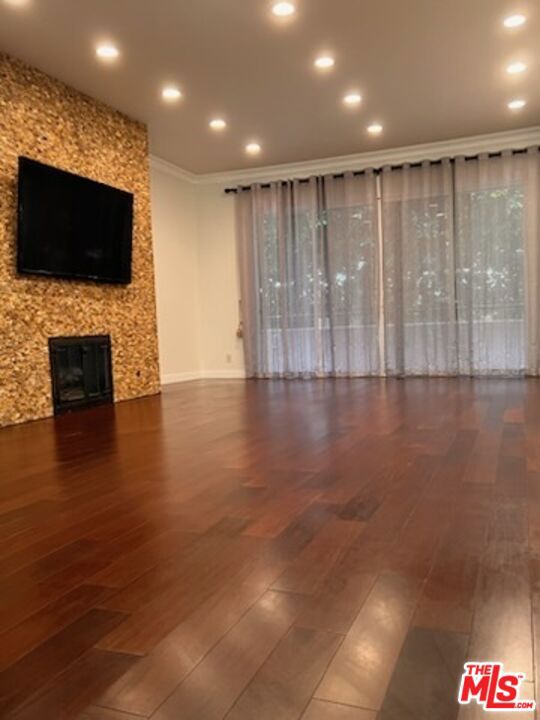 1880 Veteran Avenue, Los Angeles CA: https://media.crmls.org/mediaz/69dbae98-476b-460b-b331-0321dbda21bb.jpg