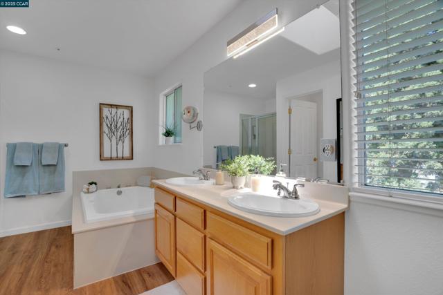 123 Williamson Ct, Martinez CA: https://media.crmls.org/mediaz/69dbea3b-5cf4-4b3f-884c-edc3bd082b9e.jpg