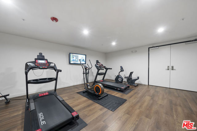 900 S Kenmore Avenue, Los Angeles CA: https://media.crmls.org/mediaz/69dc6ffd-d89c-4037-a17b-6e4356a28095.jpg