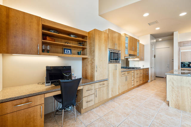 12 Boulder Lane, Rancho Mirage CA: https://media.crmls.org/mediaz/69dc7953-3085-46b1-9947-e282a40eca6e.jpg