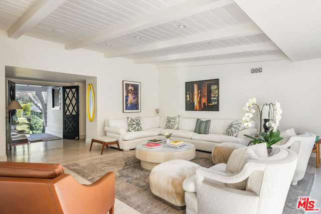 1801 San Ysidro Drive, Beverly Hills CA: https://media.crmls.org/mediaz/69dc8005-765b-49ae-9d8d-4a695015b627.jpg