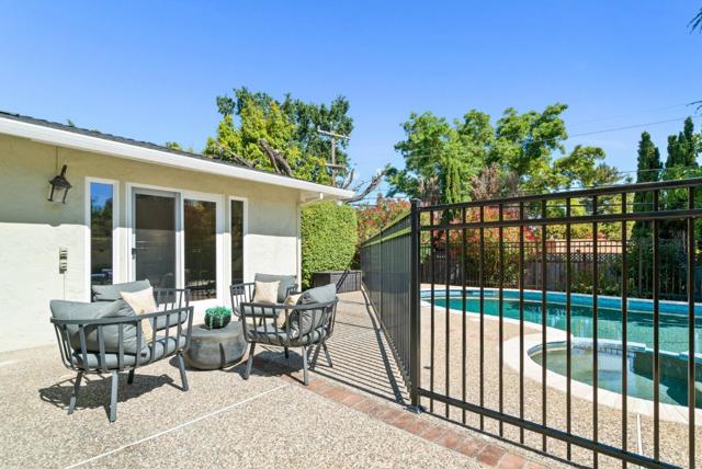 247 Marchmont Drive, Los Gatos CA: https://media.crmls.org/mediaz/69dcc64b-9394-4ab8-bd72-a036fdb5412e.jpg