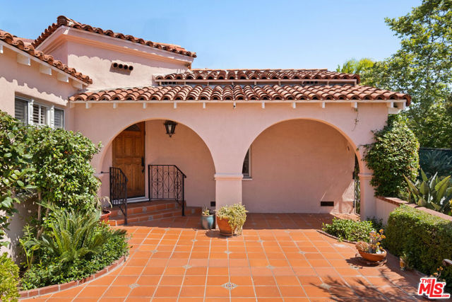 1541 Cardiff Avenue, Los Angeles CA: https://media.crmls.org/mediaz/69dccb69-60a1-4b7f-8f85-549bf2c200b4.jpg