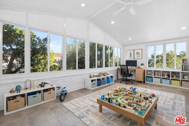 18912 Pasadero Drive, Tarzana CA: https://media.crmls.org/mediaz/69dcd203-562f-4255-9d2f-923d1b62bf62.jpg