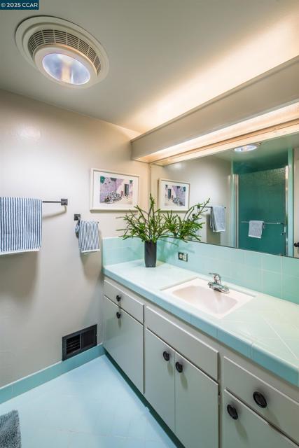 71 Silverwood Dr, Lafayette CA: https://media.crmls.org/mediaz/69ddc9ae-c95f-418c-bcf9-a66279c6387c.jpg