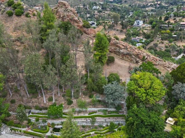 1561 Lookout Drive, Agoura Hills CA: https://media.crmls.org/mediaz/69ddeff1-7ef2-4d8b-ab19-f94b9a6701f6.jpg