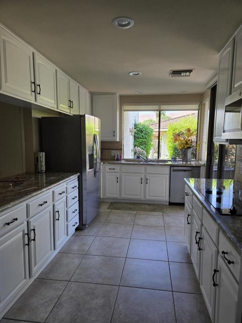 31 Stanford Drive, Rancho Mirage CA: https://media.crmls.org/mediaz/69ddf5f7-9c18-4e28-bec8-27501cc4fd7d.jpg
