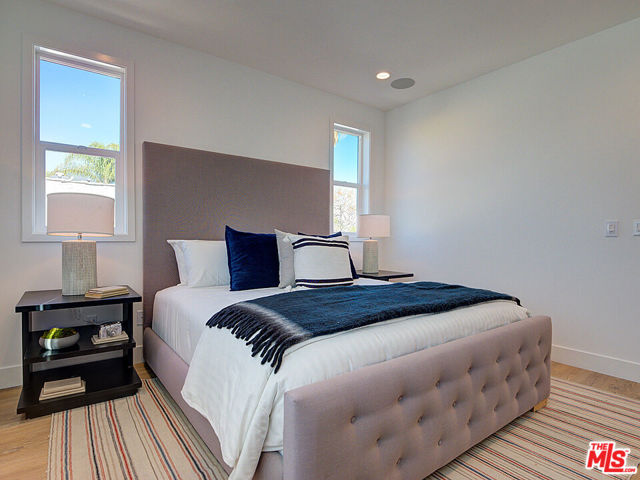 819 N Sycamore Avenue, Los Angeles CA: https://media.crmls.org/mediaz/69de70c8-57f6-438d-aff0-3561bbfb19a9.jpg