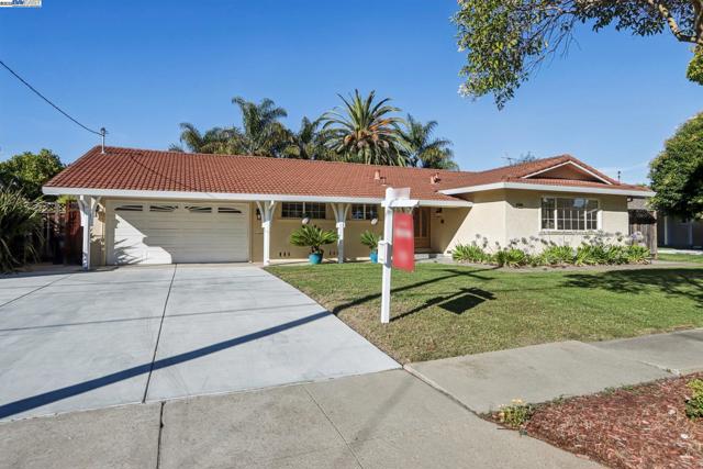 35120 Cardiff Street, Newark CA: https://media.crmls.org/mediaz/69df29fd-8b24-4102-8f2e-04cc5c741e9f.jpg