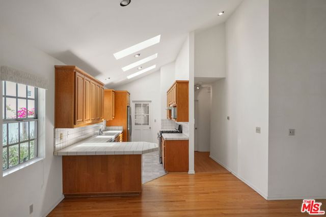2534 Wellesley Avenue, Los Angeles CA: https://media.crmls.org/mediaz/69df2b59-3686-4053-ad3c-b4be8c4216fd.jpg