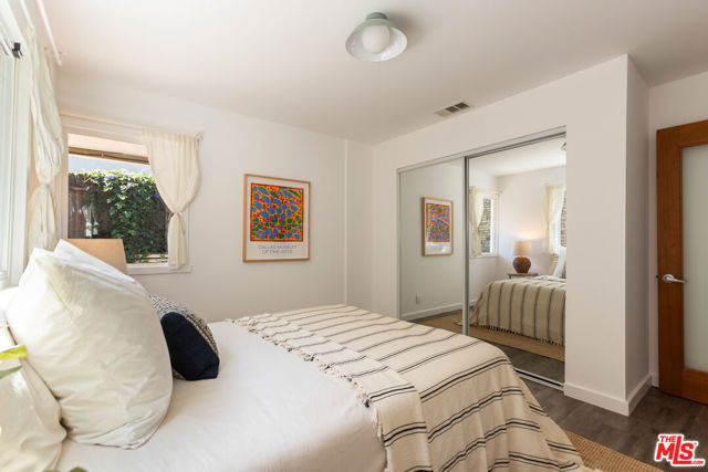 450 Rustic Drive, Los Angeles CA: https://media.crmls.org/mediaz/69df7d3e-99a8-40cf-82a4-654b0f1c35eb.jpg
