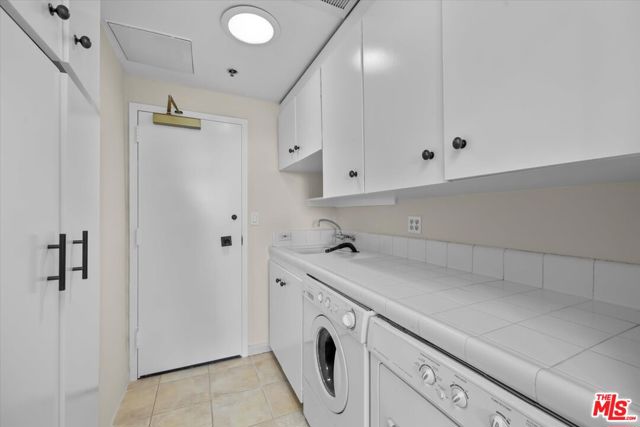 1333 S Beverly Glen Boulevard, Los Angeles CA: https://media.crmls.org/mediaz/69df9784-75e9-415e-9394-9c2b2deb1a50.jpg