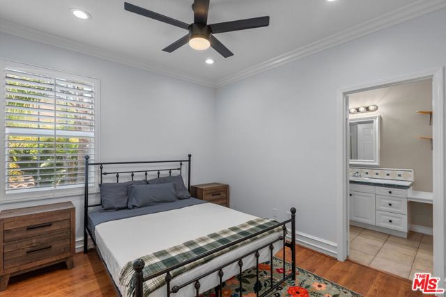 638 Oak Tree Court, Simi Valley CA: https://media.crmls.org/mediaz/69e02593-2043-4921-ac21-e7869e4092a5.jpg