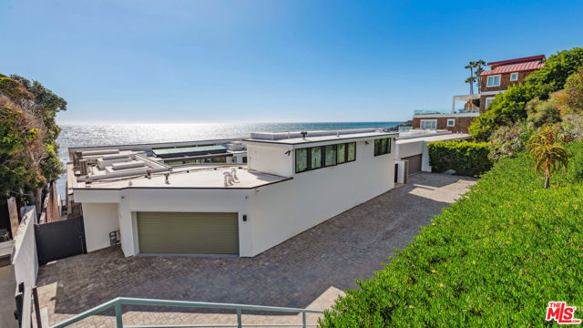 31388 Broad Beach Road, Malibu CA: https://media.crmls.org/mediaz/69e07222-f548-45dc-ac6d-0ed466920d42.jpg