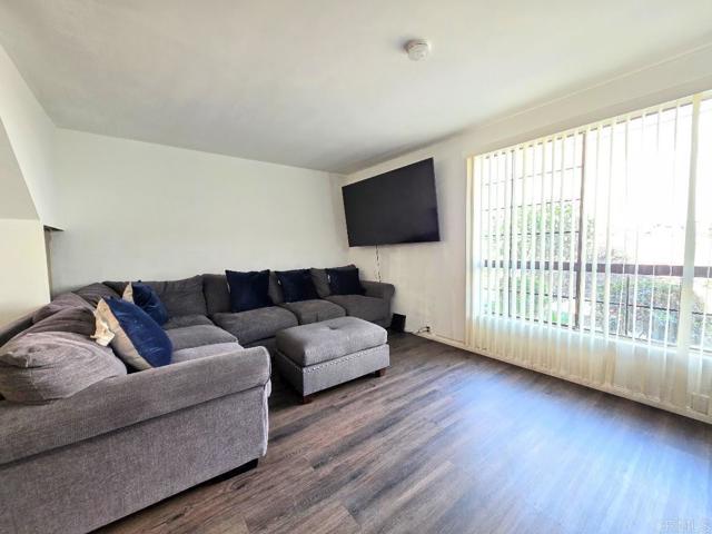 Detail Gallery Image 5 of 26 For 303 Rancho Dr #B,  Chula Vista,  CA 91911 - 3 Beds | 1/1 Baths