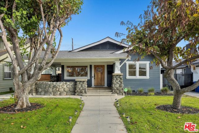 1828 W 43rd Place, Los Angeles CA: https://media.crmls.org/mediaz/69e08ed4-ab20-45a8-bc14-38d0af80790c.jpg
