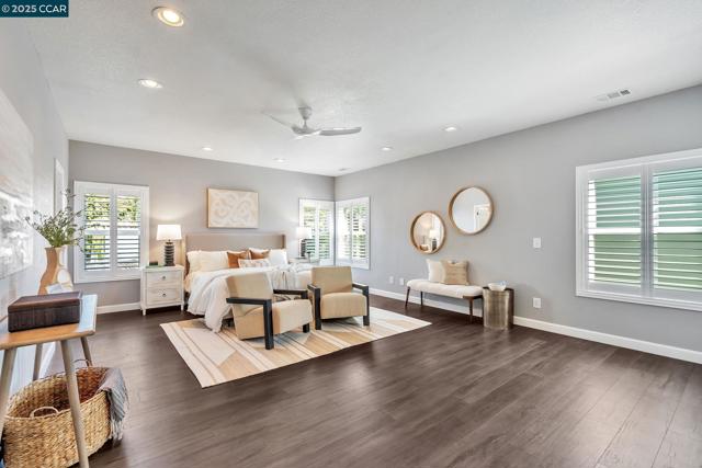 300 Saint Augustine Ct, Benicia CA: https://media.crmls.org/mediaz/69e1cb9c-0392-422d-8915-1a997e73291c.jpg