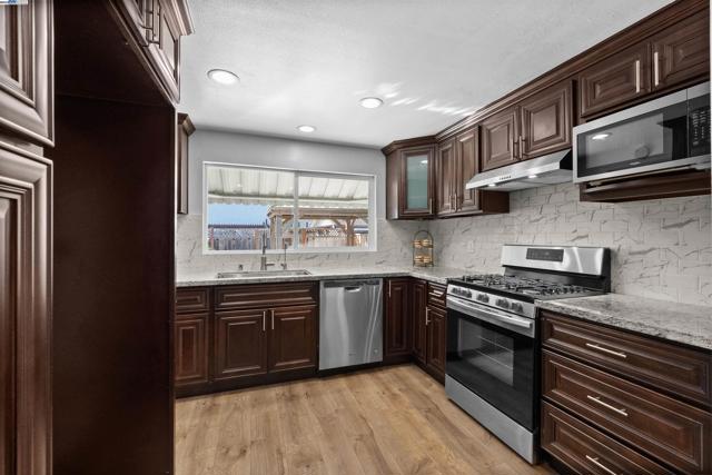 5095 Nottingham Ct, Newark CA: https://media.crmls.org/mediaz/69e1fd2c-17b7-489b-9c66-0998d2e8c909.jpg