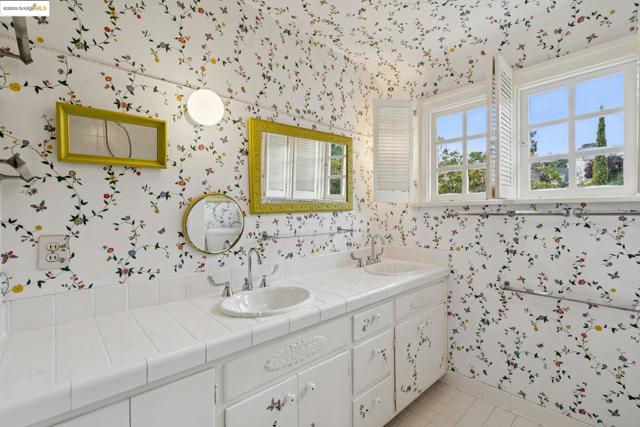 618 Boulevard Way, Piedmont CA: https://media.crmls.org/mediaz/69e242c8-f8b5-40cc-bec8-f66c94dda18f.jpg